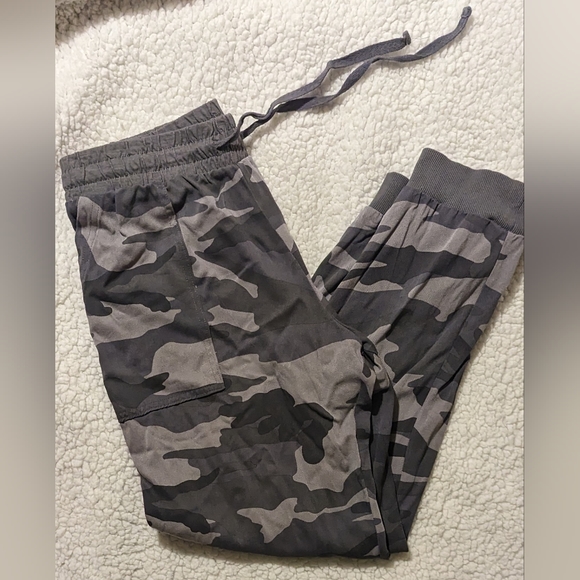 EUC Splendid grey black 100% rayon oversized cargo pockets elastic drawstring - Picture 8 of 8